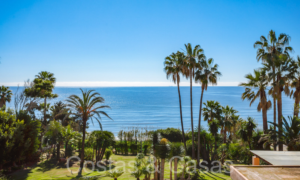 Andalusische villa direct aan het strand te koop, op de New Golden Mile tussen Marbella en Estepona 66275