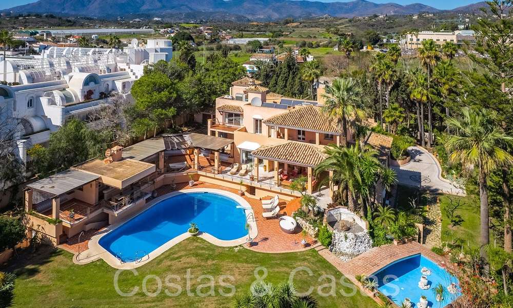 Andalusische villa direct aan het strand te koop, op de New Golden Mile tussen Marbella en Estepona 66290