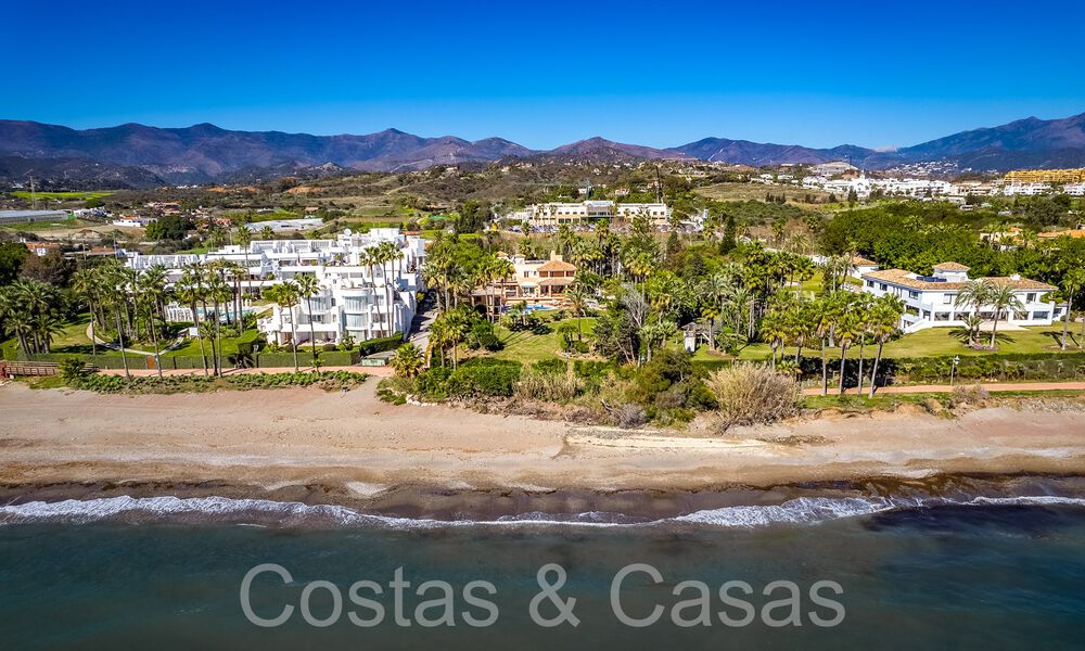 Andalusische villa direct aan het strand te koop, op de New Golden Mile tussen Marbella en Estepona 66295