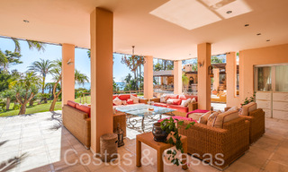 Andalusische villa direct aan het strand te koop, op de New Golden Mile tussen Marbella en Estepona 66299 