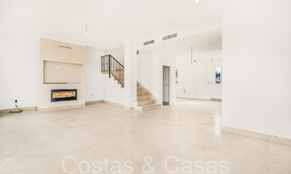Fantastische halfvrijstaande villa met 360° uitzicht te koop in een gesloten urbanisatie te Oost Marbella 66788 