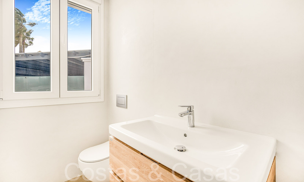 Fantastische halfvrijstaande villa met 360° uitzicht te koop in een gesloten urbanisatie te Oost Marbella 66792