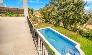 Fantastische halfvrijstaande villa met 360° uitzicht te koop in een gesloten urbanisatie te Oost Marbella 66794 