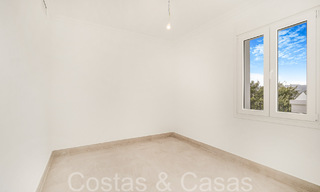 Fantastische halfvrijstaande villa met 360° uitzicht te koop in een gesloten urbanisatie te Oost Marbella 66798 