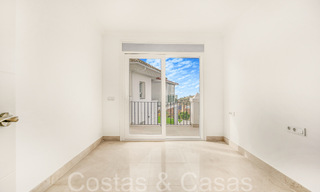 Fantastische halfvrijstaande villa met 360° uitzicht te koop in een gesloten urbanisatie te Oost Marbella 66800 