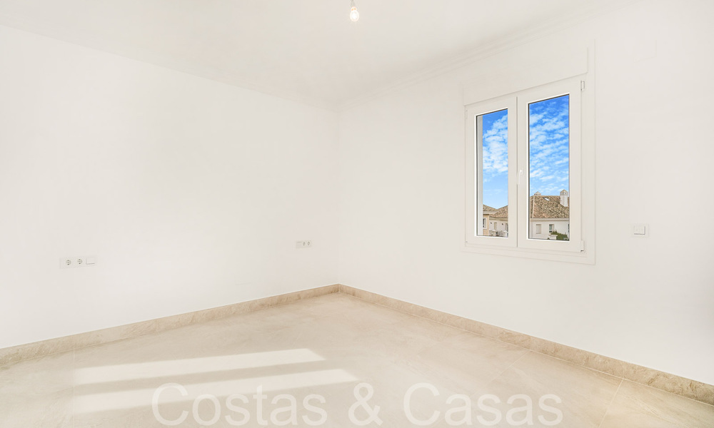 Fantastische halfvrijstaande villa met 360° uitzicht te koop in een gesloten urbanisatie te Oost Marbella 66802