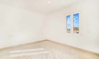 Fantastische halfvrijstaande villa met 360° uitzicht te koop in een gesloten urbanisatie te Oost Marbella 66802 