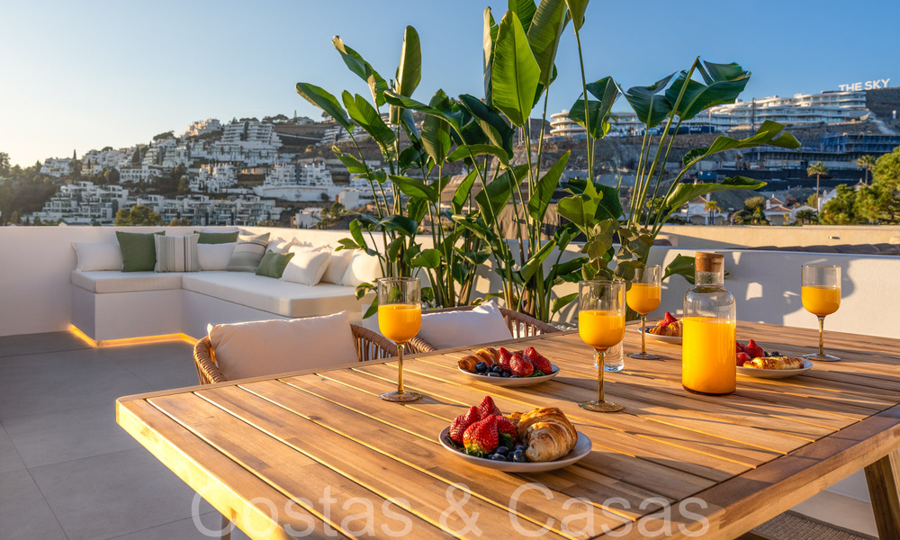 Instapklaar, eigentijds duplex penthouse te koop in een gated community in La Quinta te Benahavis, Marbella 66833