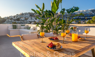 Instapklaar, eigentijds duplex penthouse te koop in een gated community in La Quinta te Benahavis, Marbella 66833 