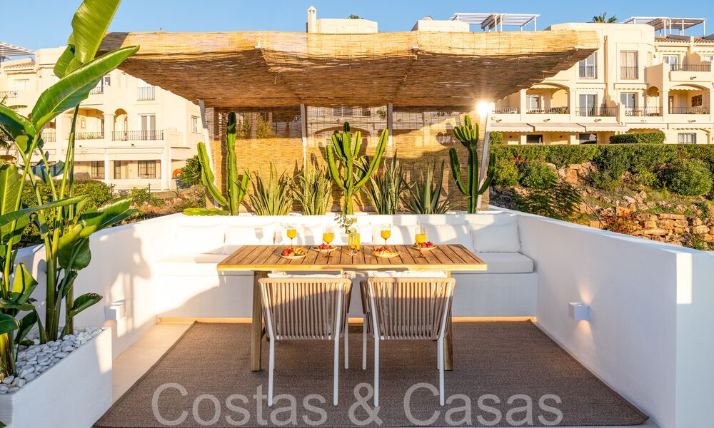 Instapklaar, eigentijds duplex penthouse te koop in een gated community in La Quinta te Benahavis, Marbella 66846