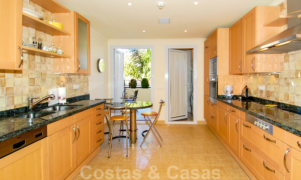 Uniek luxe dubbel-appartement te koop in Nueva Andalucia te Marbella 22901