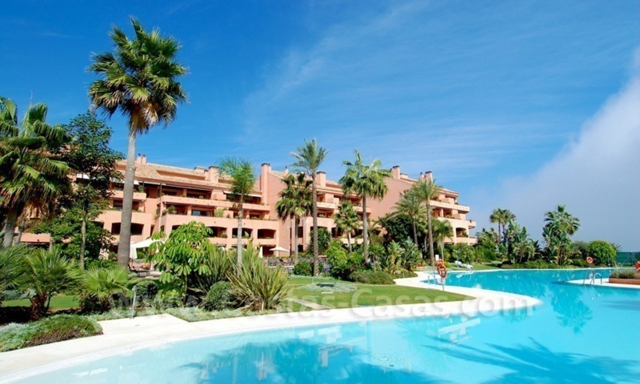 Luxe eerstelijnstrand appartement te koop in Malibu, Puerto Banus, Marbella 0