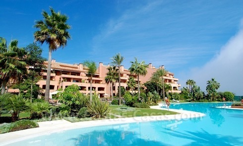 Luxe eerstelijnstrand appartement te koop in Malibu, Puerto Banus, Marbella 