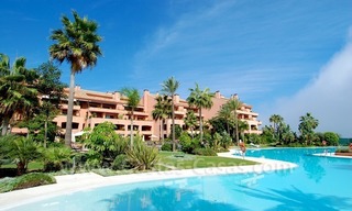 Luxe eerstelijnstrand appartement te koop in Malibu, Puerto Banus, Marbella 0