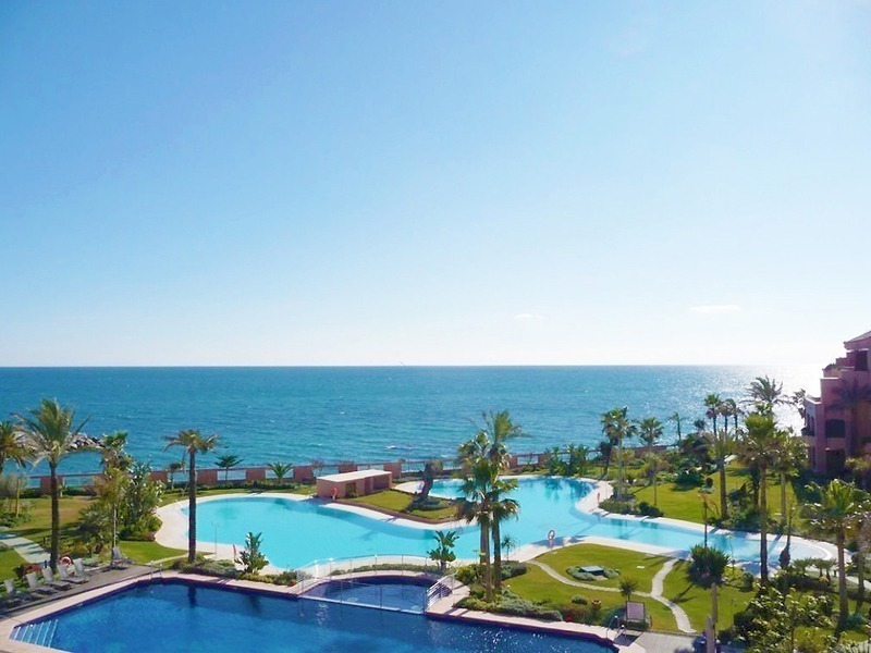 Luxe strand penthouse te koop Malibu Puerto Banus Marbella