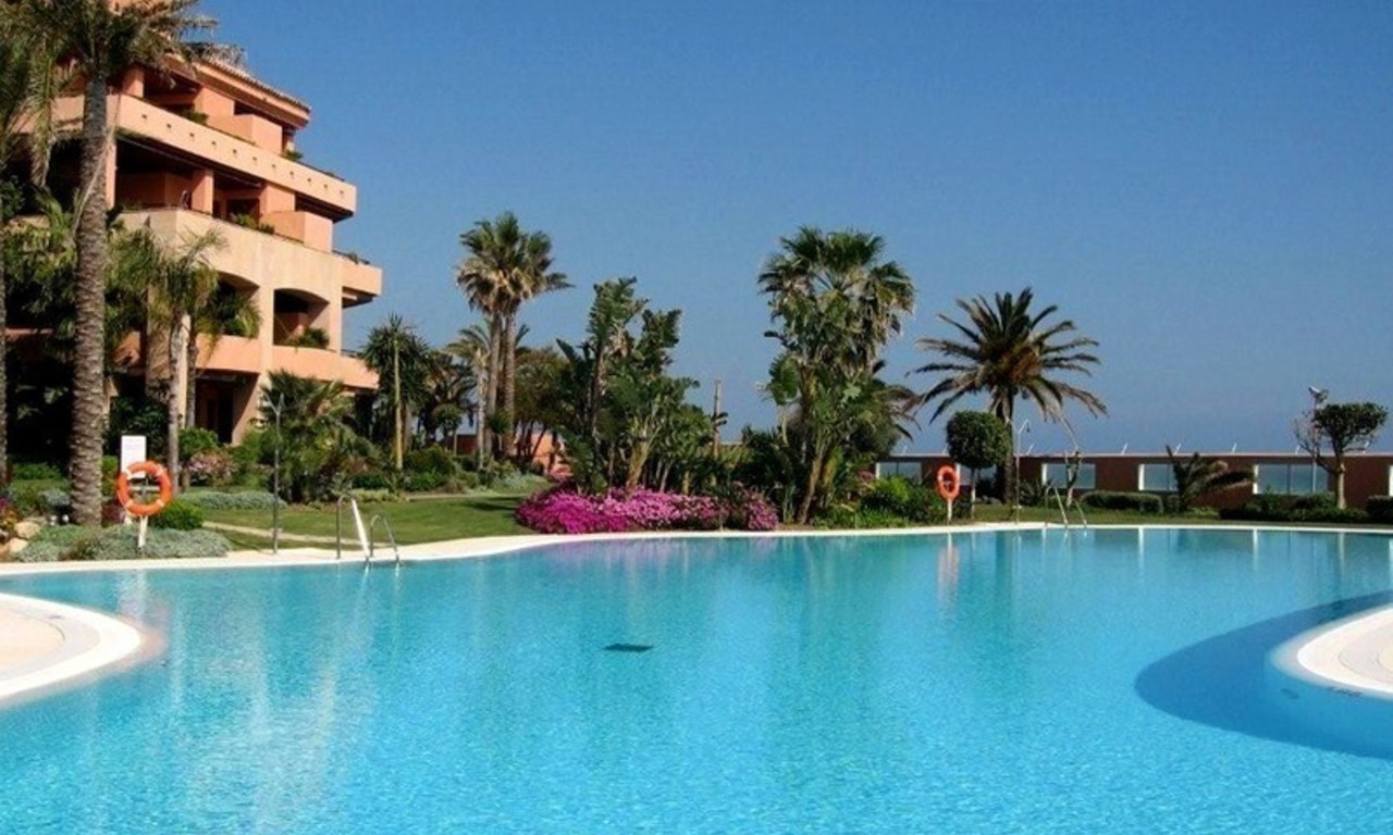 Luxe strand penthouse te koop Malibu Puerto Banus Marbella 0