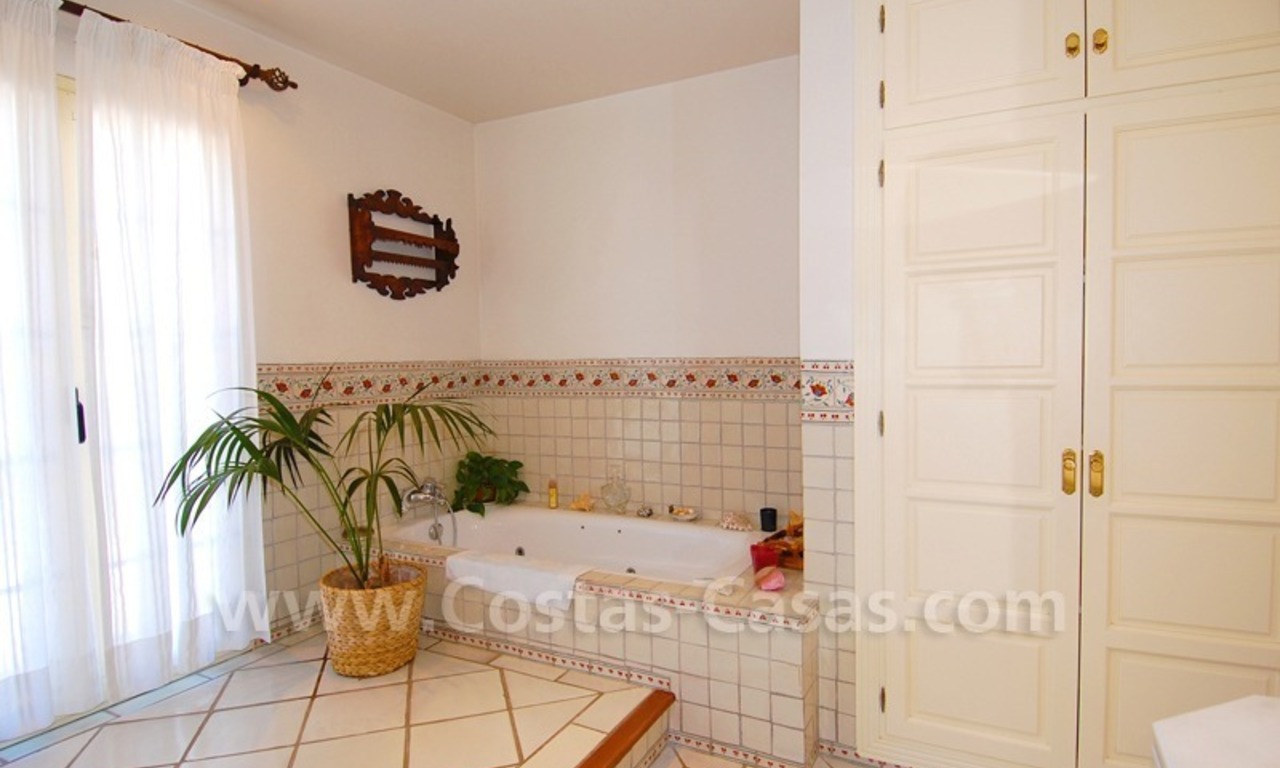 Beachside villa te koop, New Golden Mile, Marbella - Estepona 22
