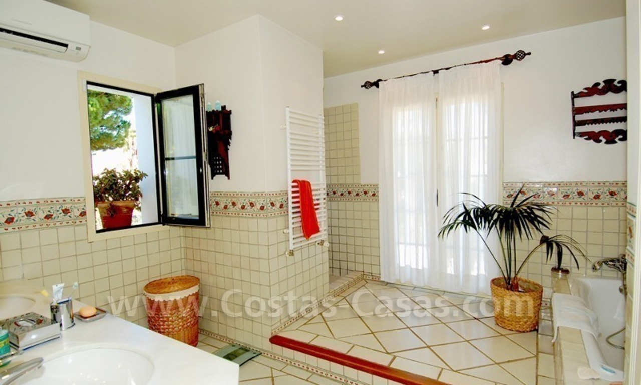 Beachside villa te koop, New Golden Mile, Marbella - Estepona 23