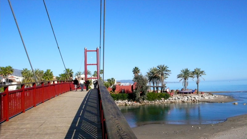 marbella op de brug over de rio verde