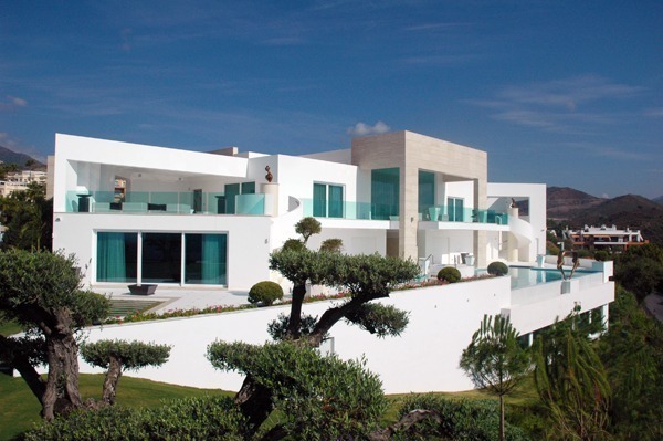 De afgewerkte moderne villa in Marbella - Costas & Casas