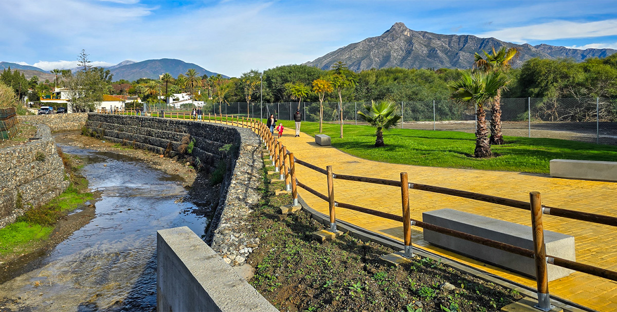 The Walking Path of the Arroyo de Benabola, seen from the Bridge