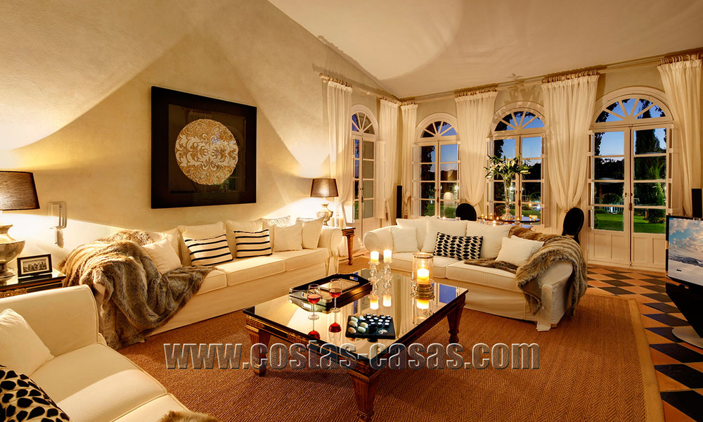 Klassiek, kasteelachtig herenhuis / villa te koop in Nueva Andalucía, Marbella 22640