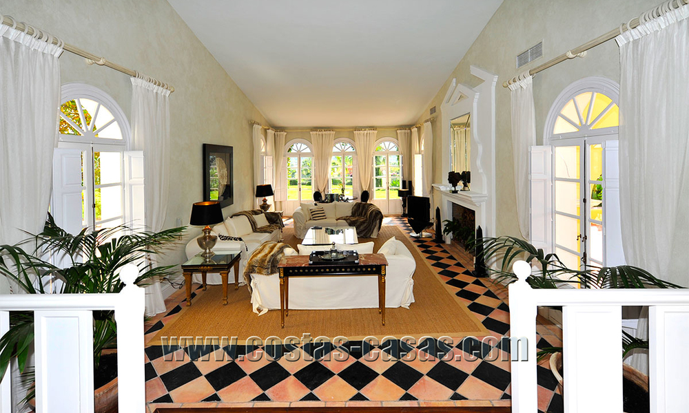 Klassiek, kasteelachtig herenhuis / villa te koop in Nueva Andalucía, Marbella 22670