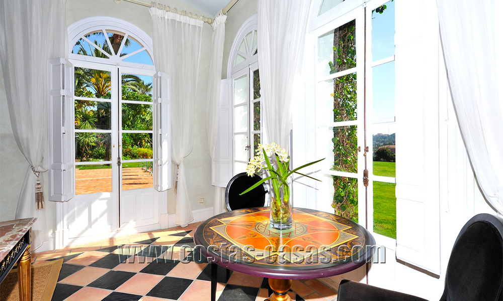 Klassiek, kasteelachtig herenhuis / villa te koop in Nueva Andalucía, Marbella 22675