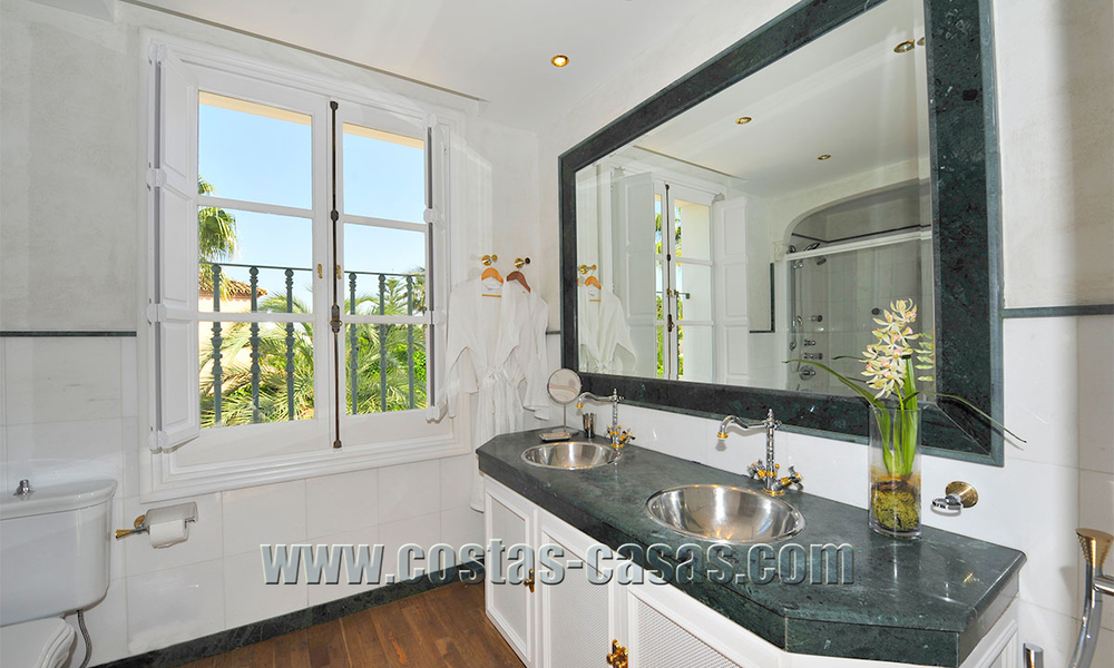 Klassiek, kasteelachtig herenhuis / villa te koop in Nueva Andalucía, Marbella 22688