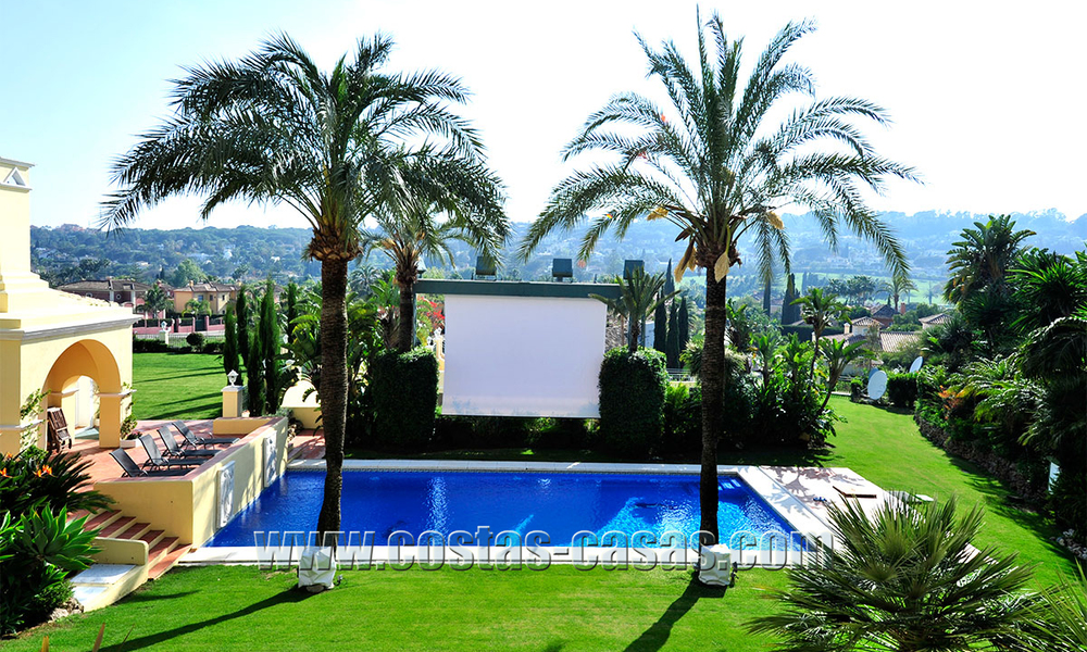 Klassiek, kasteelachtig herenhuis / villa te koop in Nueva Andalucía, Marbella 22709