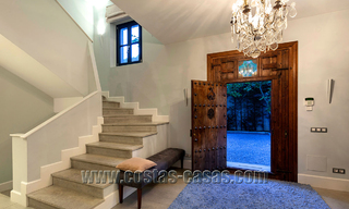 Luxevilla in een tijdloze provençaalse stijl te koop in een afgeschermde urbanisatie op de Golden Mile te Marbella 36188 