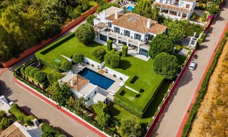 Luxevilla in een tijdloze provençaalse stijl te koop in een afgeschermde urbanisatie op de Golden Mile te Marbella 36556 