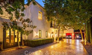 Luxevilla in een tijdloze provençaalse stijl te koop in een afgeschermde urbanisatie op de Golden Mile te Marbella 36562 