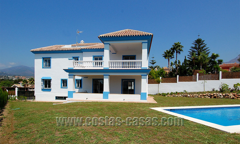 Nieuwe Andalusische stijl golf villa te koop in Nueva Andalucia te Marbella 29761