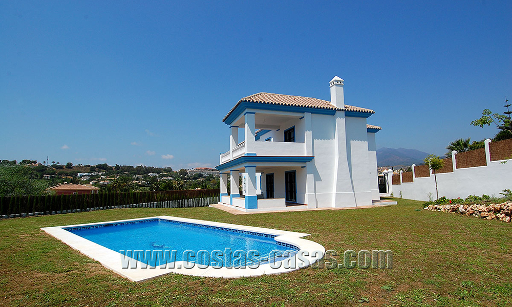 Nieuwe Andalusische stijl golf villa te koop in Nueva Andalucia te Marbella 29762