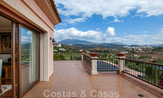 Villa te koop in Marbella – Benahavis met panoramisch golf- en zeezicht 31138 