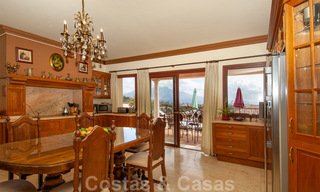 Villa te koop in Marbella – Benahavis met panoramisch golf- en zeezicht 31143 