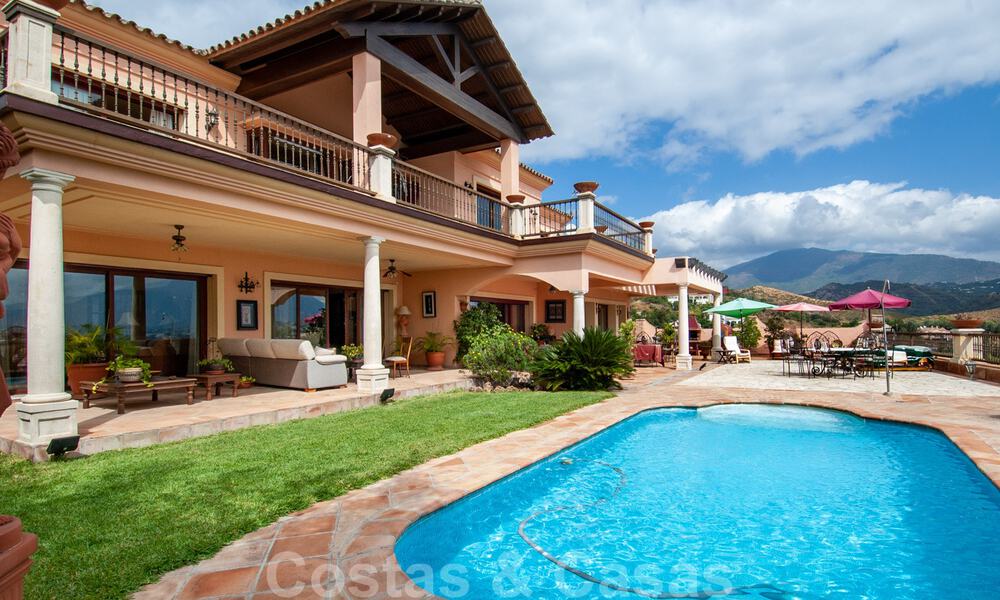 Villa te koop in Marbella – Benahavis met panoramisch golf- en zeezicht 31149