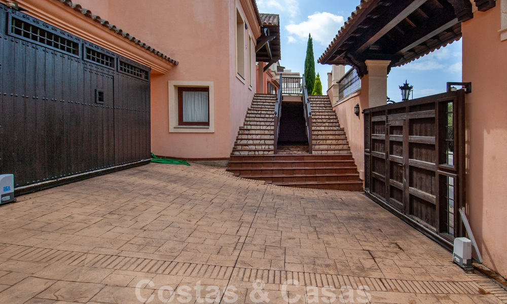 Villa te koop in Marbella – Benahavis met panoramisch golf- en zeezicht 31170