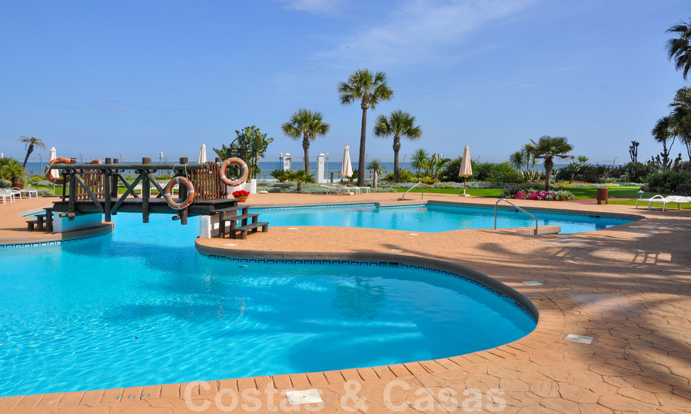 Te koop in Puerto Banus, Marbella: luxe strandappartement, penthouse met 5 slaapkamers 22497