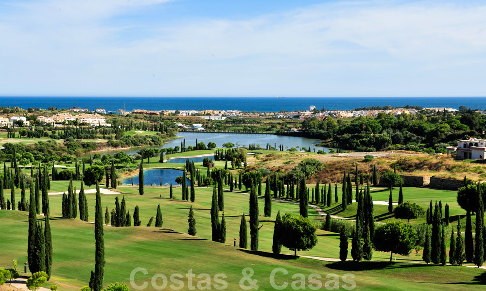 Moderne golf appartementen te koop in een 5*golfresort, New Golden Mile, Marbella - Benahavís. Laatste 4 units met extra korting 24023