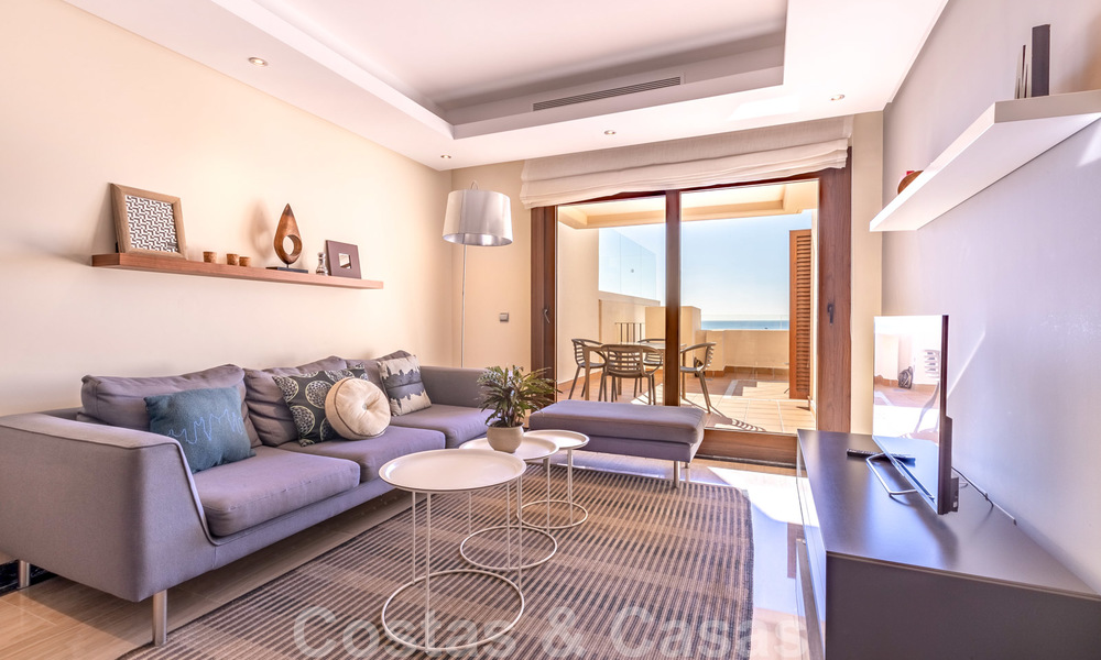 Moderne frontlijn strandappartementen op de New Golden Mile tussen Marbella en Estepona 25482
