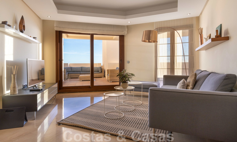 Moderne frontlijn strandappartementen op de New Golden Mile tussen Marbella en Estepona 25493