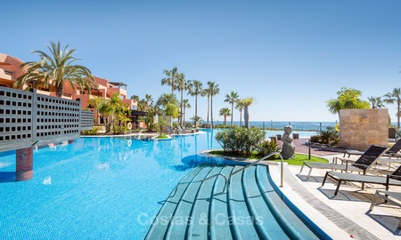 Luxe strandappartementen te koop in een eerstelijns strand resort, New Golden Mile, Marbella - Estepona 5293