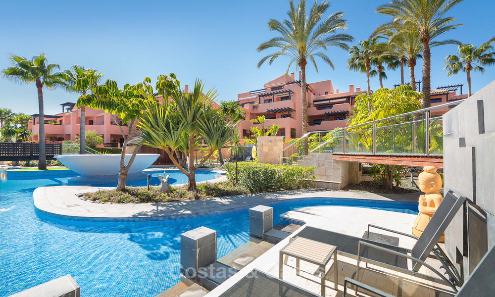 Luxe strandappartementen te koop in een eerstelijns strand resort, New Golden Mile, Marbella - Estepona 5277