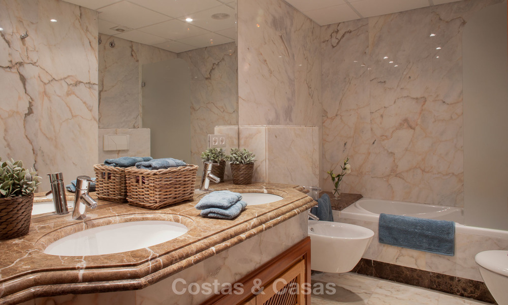 Luxe strandappartementen te koop in een eerstelijns strand resort, New Golden Mile, Marbella - Estepona 5279