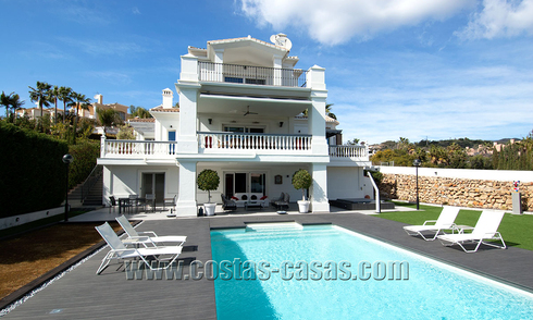 Grote en volledig gerenoveerde, moderne villa te koop in Nueva Andalucía, Marbella 30142
