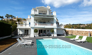 Grote en volledig gerenoveerde, moderne villa te koop in Nueva Andalucía, Marbella 30142 