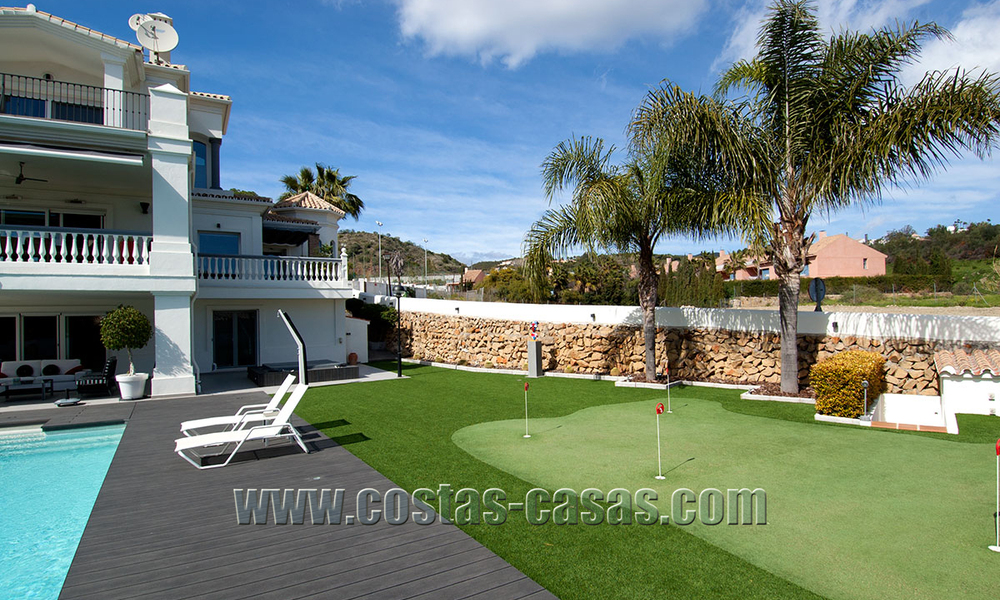 Grote en volledig gerenoveerde, moderne villa te koop in Nueva Andalucía, Marbella 30144