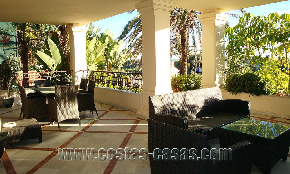 Opportuniteit! Urgente verkoop! Exclusief eerstelijns strandappartement te koop in Marbella 8426